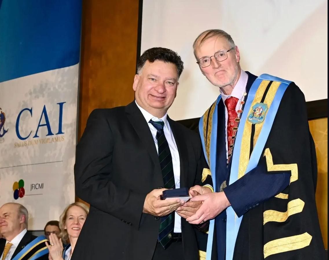 Dr. Ehtesham Khan receiving the College of Anaesthesiologists of Ireland College Medal 2026